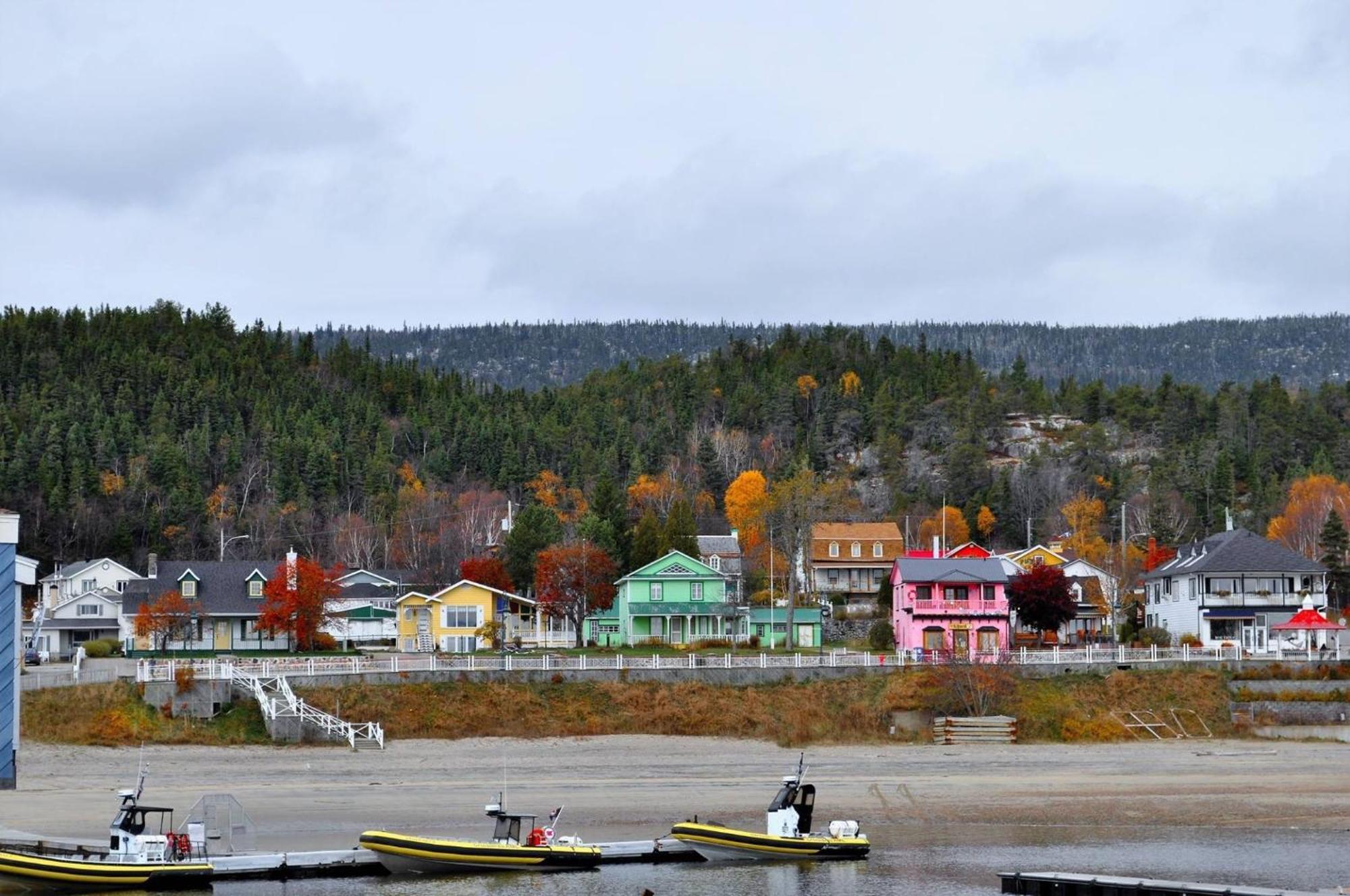 Hotel Le Pionnier Tadoussac Exterior foto