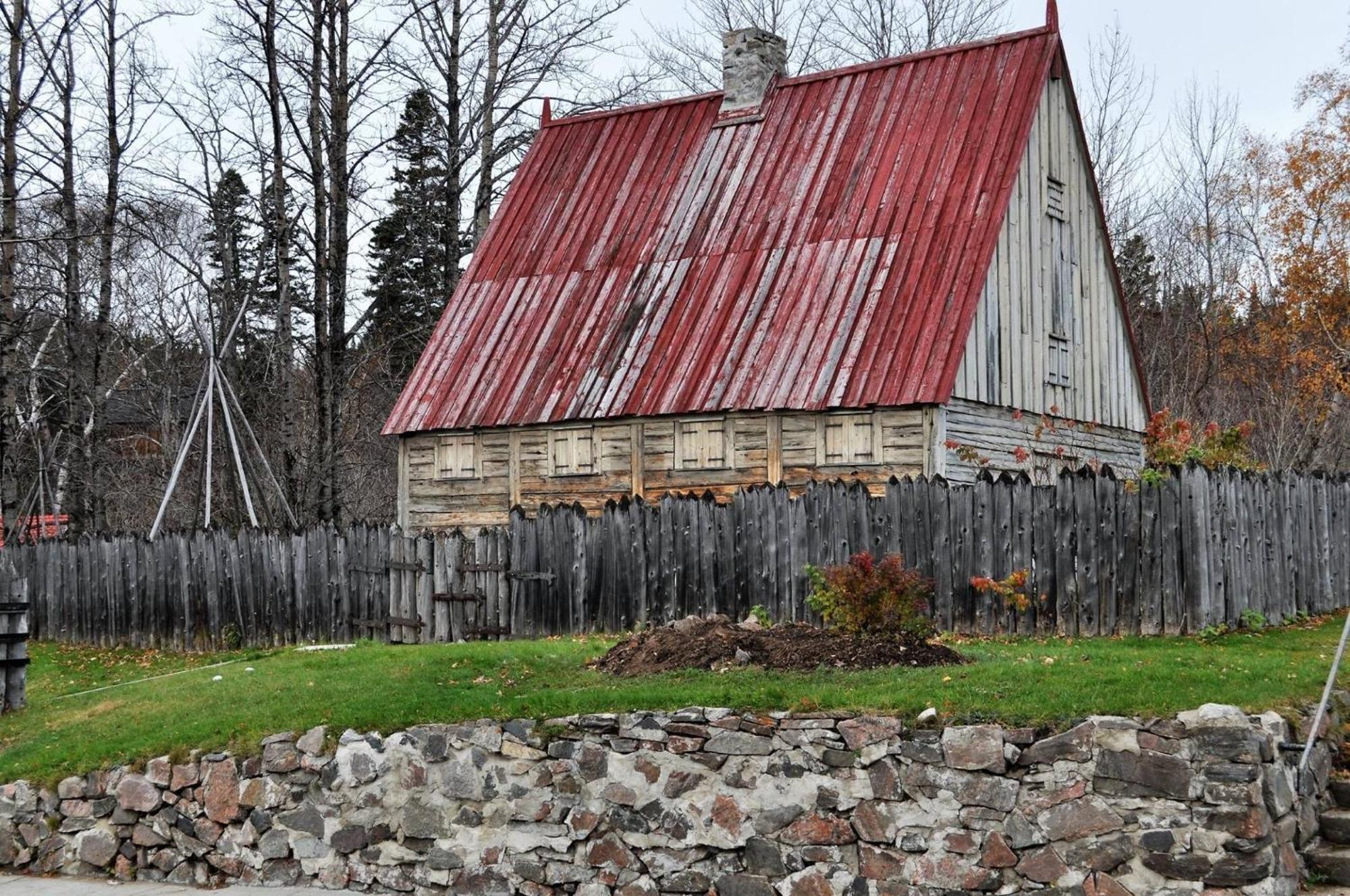 Hotel Le Pionnier Tadoussac Exterior foto